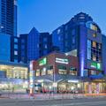 Exterior of Holiday Inn Express Vancouver Metrotown (Burnaby) An Ihg Hotel