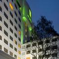Exterior of Holiday Inn Heathrow M4j4