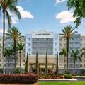 Exterior of Homewood Suites by Hilton Miami Airport / Blue Lagoon