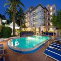 Exterior of Hotel Caravel