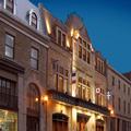 Exterior of Hotel Manoir Victoria