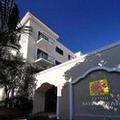 Exterior of Hotel Margaritas Cancun