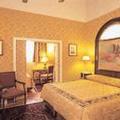 Exterior of Hotel Monna Lisa