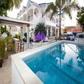 Exterior of Hotel Villa Capri Salon & SPA