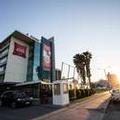 Exterior of Hotel ibis Montevideo Rambla