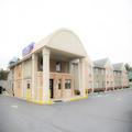 Exterior of Howard Johnson Hotel & Suites by Wyndham Allentown/Dorney