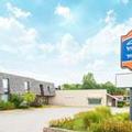 Exterior of Howard Johnson by Wyndham Tillsonburg