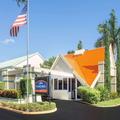 Exterior of Howard Johnson by Wyndham Vero Beach / Downtown