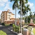 Photo of Inn of Naples by Hilton Tapestry