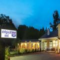 Exterior of Knights Inn Bracebridge