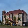 Exterior of La Quinta Inn & Suites by Wyndham Alvin
