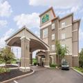 Exterior of La Quinta Inn & Suites by Wyndham Cincinnati Airpt Florence