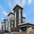Exterior of La Quinta Inn & Suites by Wyndham Denver Gateway Park