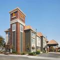 Exterior of La Quinta Inn & Suites by Wyndham Fresno Northwest