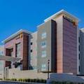 Exterior of La Quinta Inn & Suites by Wyndham Galveston North at I 45