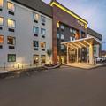 Exterior of La Quinta Inn & Suites by Wyndham Hartford Bradley Airport