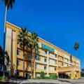 Exterior of La Quinta Inn & Suites by Wyndham Houston Baytown East