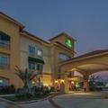 Exterior of La Quinta Inn & Suites by Wyndham Livingston
