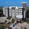 Exterior of La Quinta Inn & Suites by Wyndham Pearsall