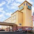 Image of La Quinta Inn & Suites by Wyndham Portland Airport