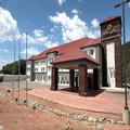 Exterior of La Quinta Inn & Suites by Wyndham Ruidoso Downs