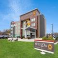Exterior of La Quinta Inn & Suites by Wyndham Shorewood