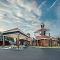 Exterior of La Quinta Inn & Suites by Wyndham Shreveport Airport