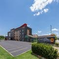 Exterior of La Quinta Inn & Suites by Wyndham Springdale