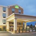 Image of La Quinta Inn & Suites by Wyndham Warner Robins Robins Afb