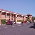 Exterior of Merced Inn and Suites