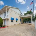 Exterior of Motel 6 Atlanta, TX