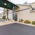 Exterior of Motel 6 Baraboo, WI - Lake Delton