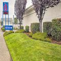 Exterior of Motel 6 Coos Bay, OR