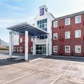 Exterior of Motel 6 Newport, TN