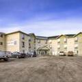 Exterior of Motel 6 Regina, SK