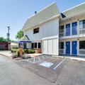 Exterior of Motel 6 Schiller Park, IL - Chicago O'Hare