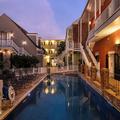 Exterior of New Orleans Courtyard Hotel and Suites by the French Quarter
