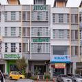 Exterior of OYO 614 D'Pinetrees Hotel