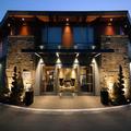 Exterior of Qualicum Beach Inn