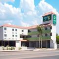 Exterior of Quality Inn Burbank Airport