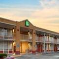 Exterior of Quality Inn Fredericksburg Near Historic Downtown