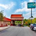 Exterior of Quality Inn Meadowlands