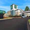 Exterior of Quality Inn Memphis Northeast near I-40