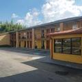 Exterior of Quality Inn Newberry