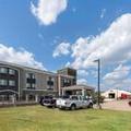 Exterior of Quality Inn & Suites Groesbeck North
