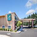 Exterior of Quality Inn & Suites Vancouver North