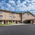 Exterior of Quality Inn & Suites Warren