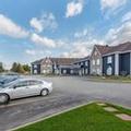 Exterior of Quality Inn and Suites Oakville-Mississauga