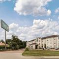 Exterior of Quality Suites Huntsville Near University