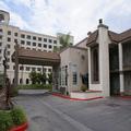 Exterior of Queens Inn Anaheim